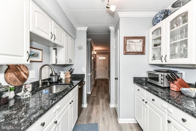 Building Photo - 1774 Dogwood Dr