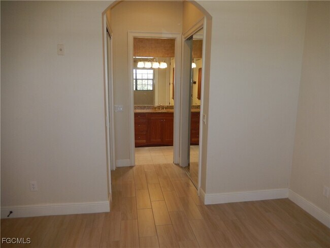 Building Photo - 1625 SE 46th St