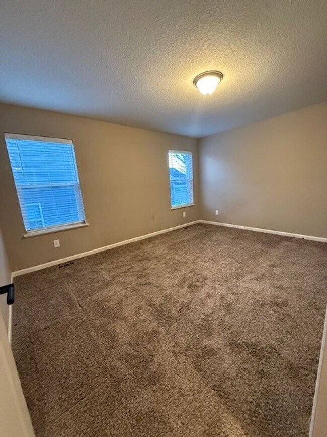 Building Photo - Spacious 4?BD | 2?BA Home with Finished Lo...