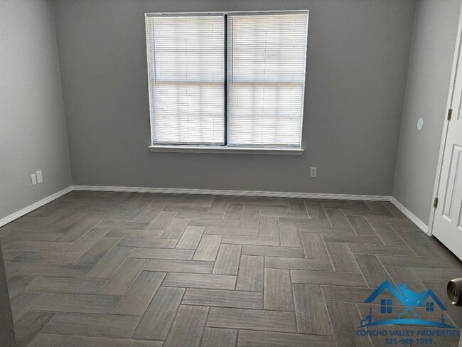 Building Photo - For Rent - 3 Bed/ 2 Bath in the Bluffs