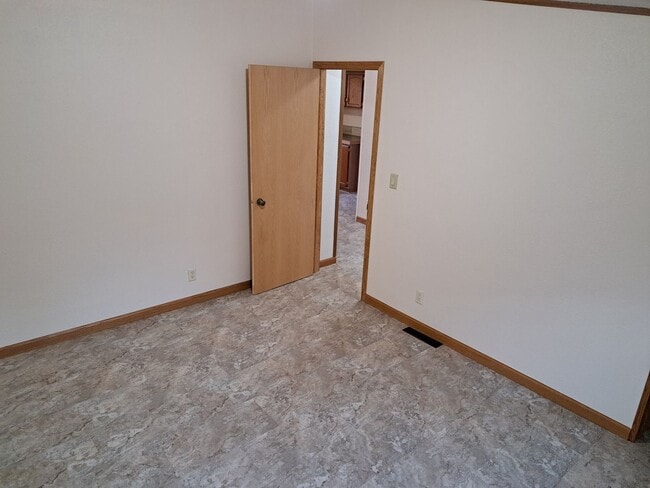 Building Photo - Ranch style 3 BR 2 BA