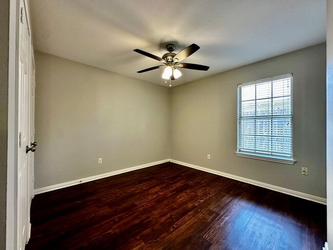 Building Photo - 2/2 Townhome at Hunt Club!