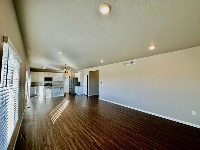Building Photo - "Experience Spacious Living in Elizabeth!"