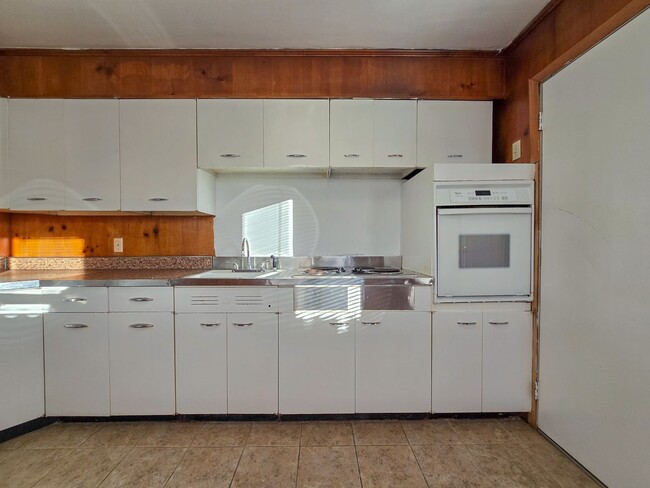 Building Photo - 2 Bedroom 1 Bath Home in Shawnee