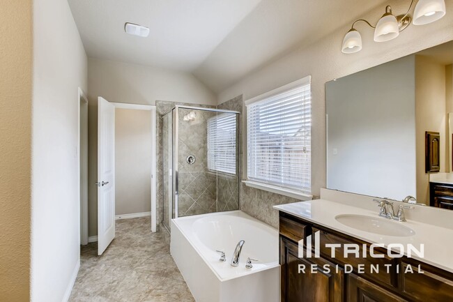 Building Photo - 1617 Grand Ct