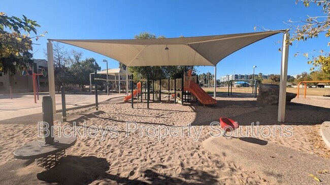 Building Photo - 1435 E Cedar St