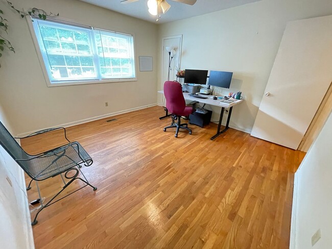 Building Photo - Incredible location! Fidelity Court offers comfort and convenience in the heart of Carrboro...
