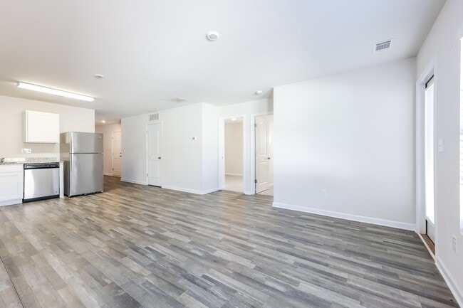 Building Photo - 121 Colonial Walk