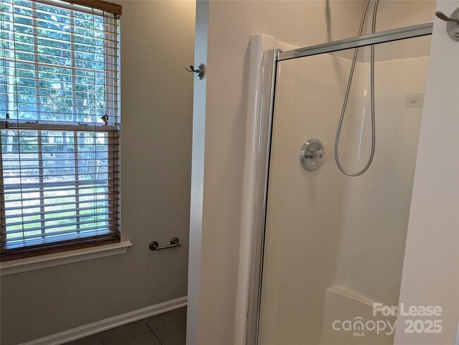Building Photo - 9935 Redbud Tree Ct