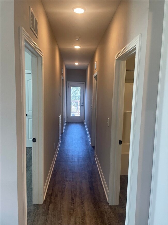 Building Photo - 705 Village Creek Dr