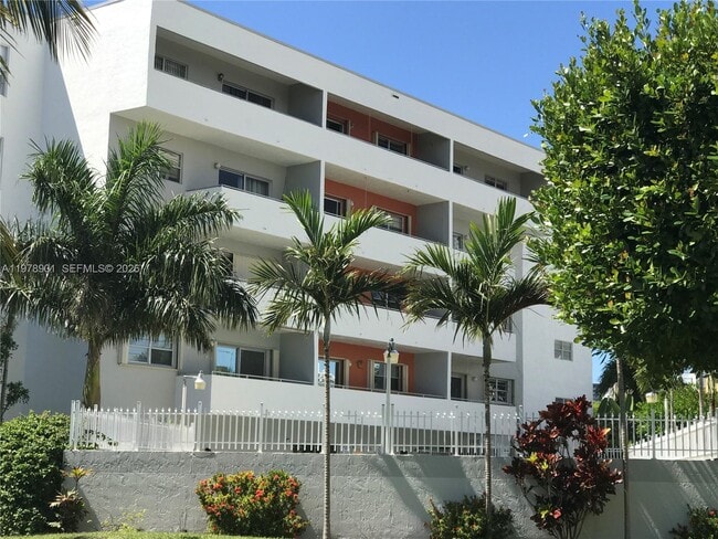 Building Photo - 18001 N Bay Rd