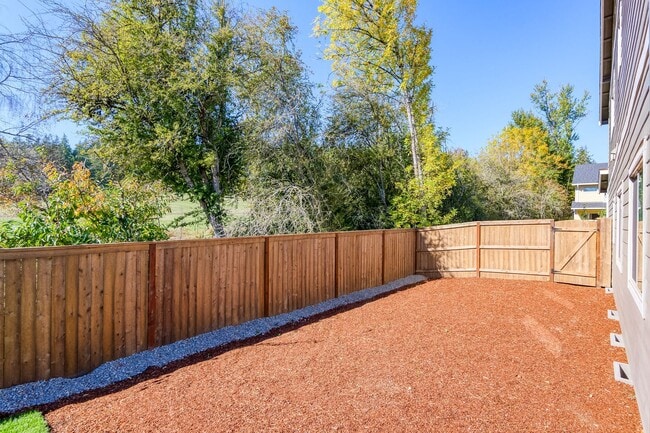 Building Photo - Pleasant Valley Villages 3 Bedroom Townhome with Community Center