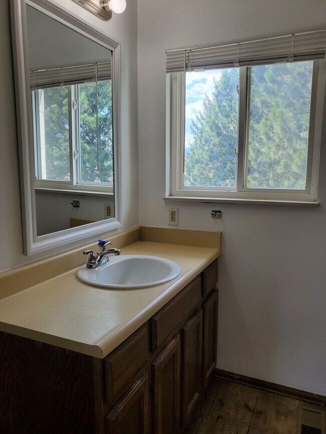 Building Photo - 5528 Fiesta Ln