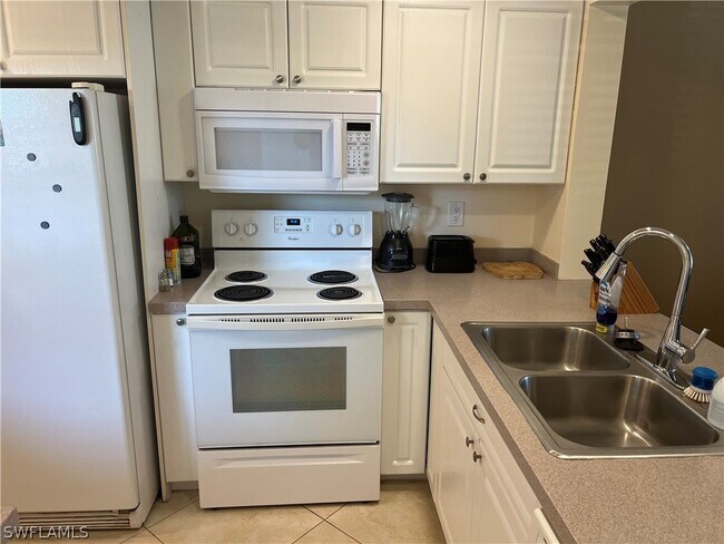 Building Photo - 1085 Forest Lakes Dr