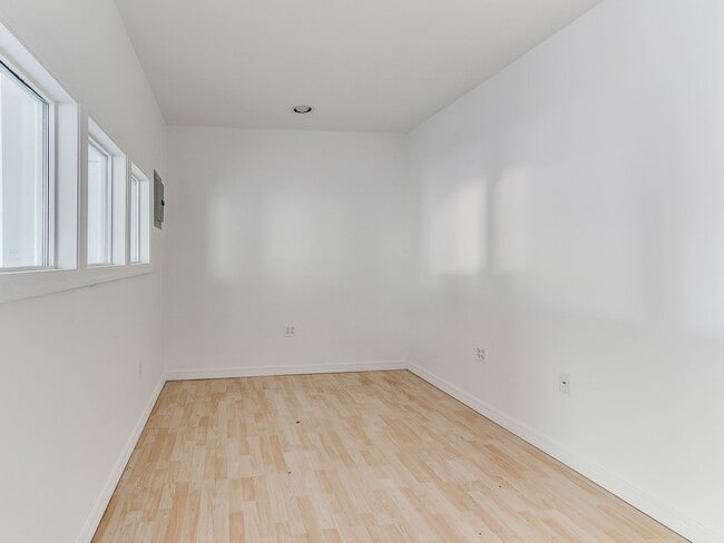 Building Photo - Beautiful 4 bedroom in South Tulsa and Union School District