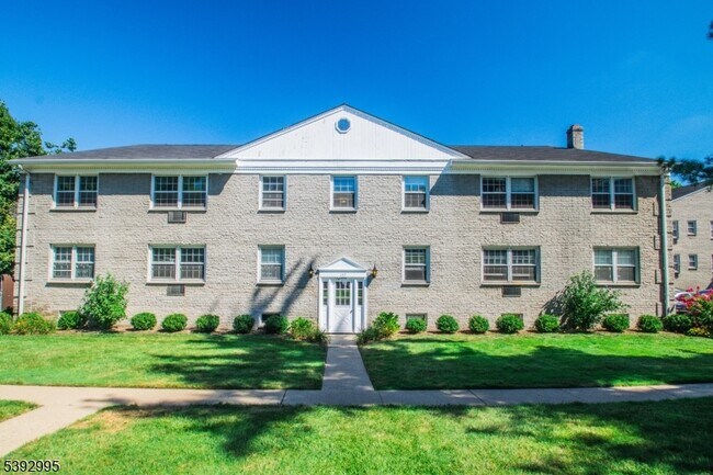 Building Photo - 135 S Maple Ave
