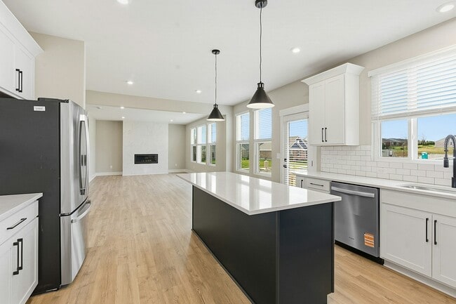 Building Photo - 521 Coolmore Ct