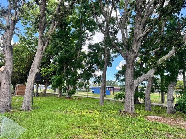 Building Photo - 11063 Auburndale St