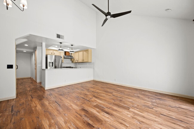 Building Photo - 2742 Pine Creek Cir