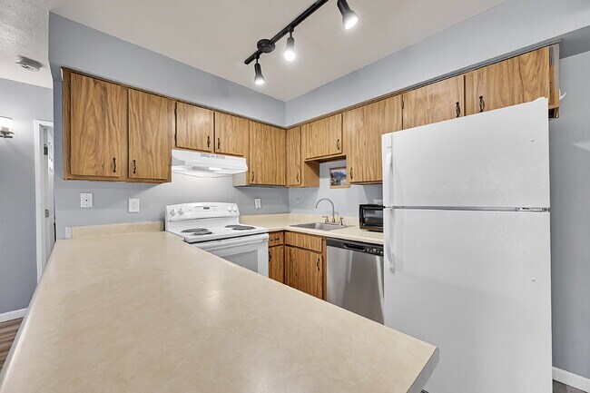 Building Photo - $1,295.00, One Bedroom, one bath, located ...
