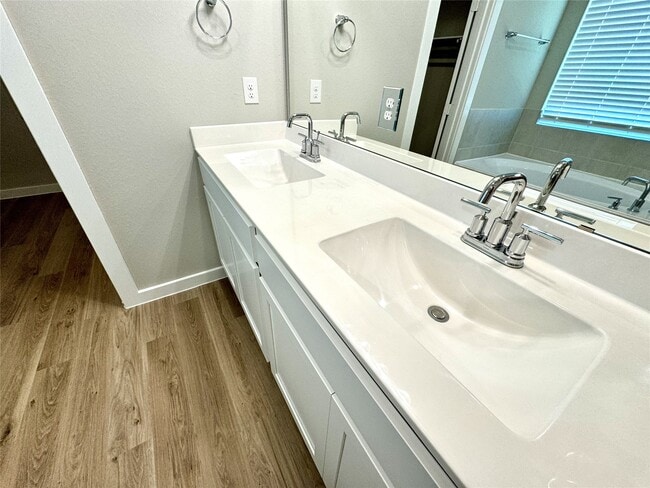 Building Photo - 8615 Jetty Glen Dr