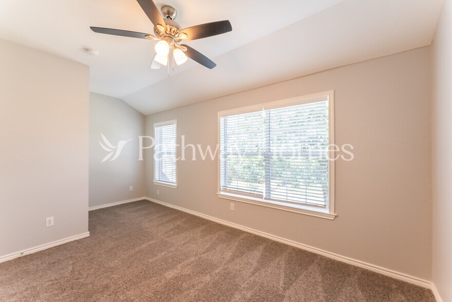 Building Photo - 212 Hereford Dr