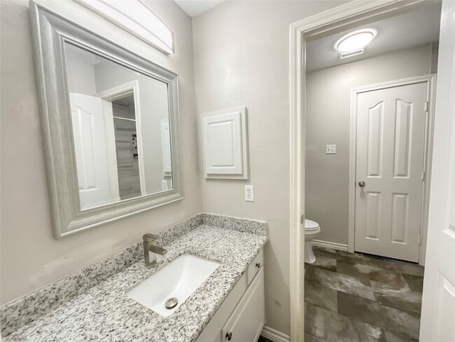 Building Photo - 9509 Dry Springs Dr