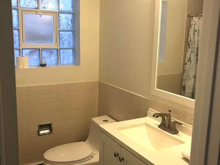 Building Photo - 6013 W Gunnison St