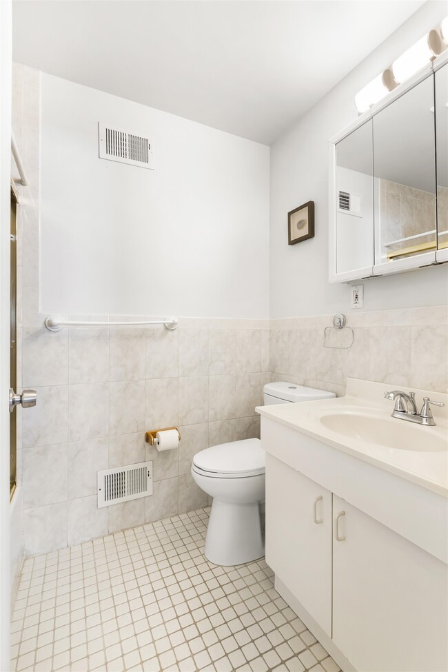 Building Photo - 519 3rd St