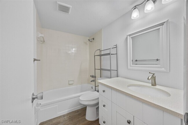 Building Photo - 4610 Chantelle Dr