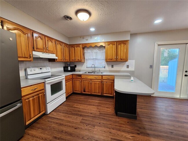 Building Photo - 3409 NE 22nd Ct