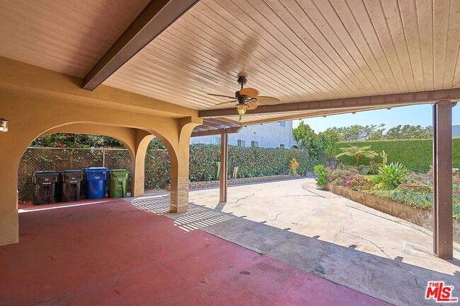 Building Photo - 1076 West Blvd