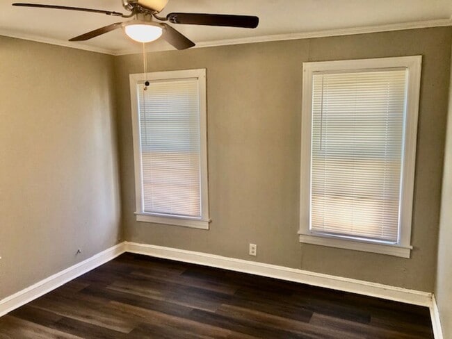 Building Photo - NEW PRICE & $300 OFF MOVE IN SPECIAL-CUTE SOUTH BOSSIER HOME-FRESH PAINT-NEW FLOORS-CLEAN