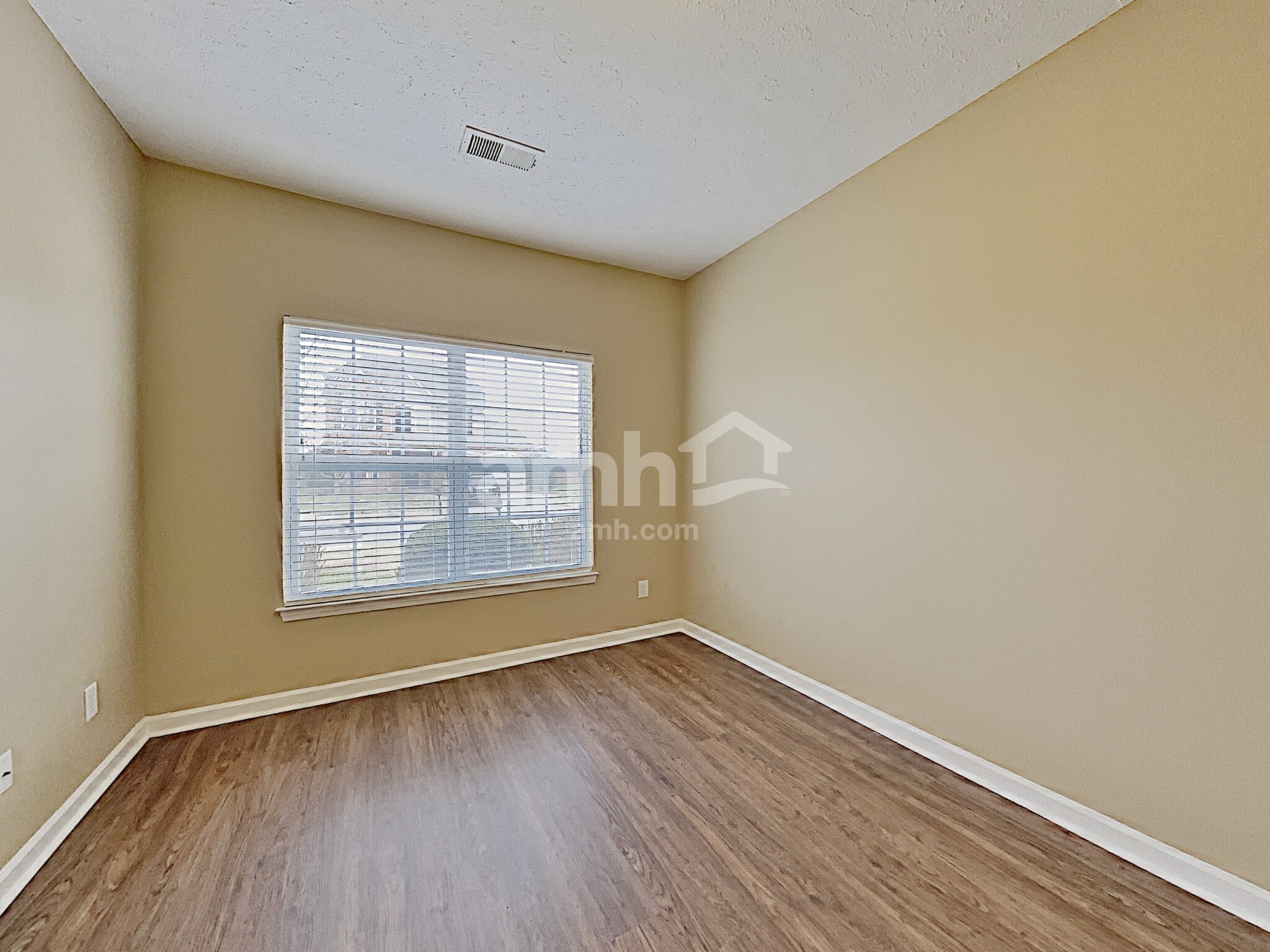 Building Photo - 533 Callie Ave