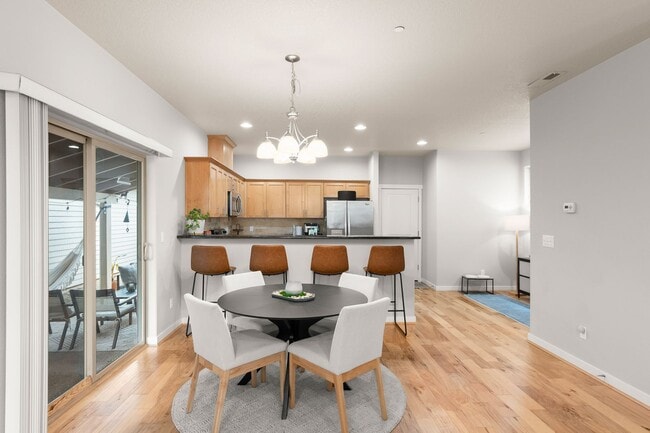 Building Photo - 3 bed/2.5 bath home in the Wonderful Ville...