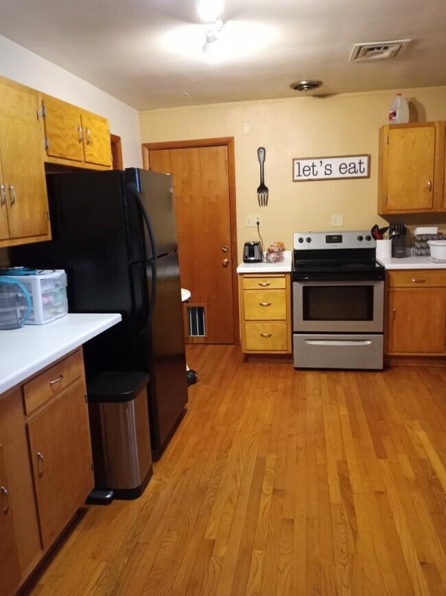 Building Photo - 1903 S Vine St