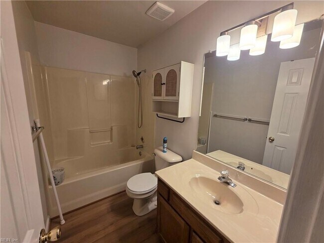 Building Photo - 1460 Berkshire Dr