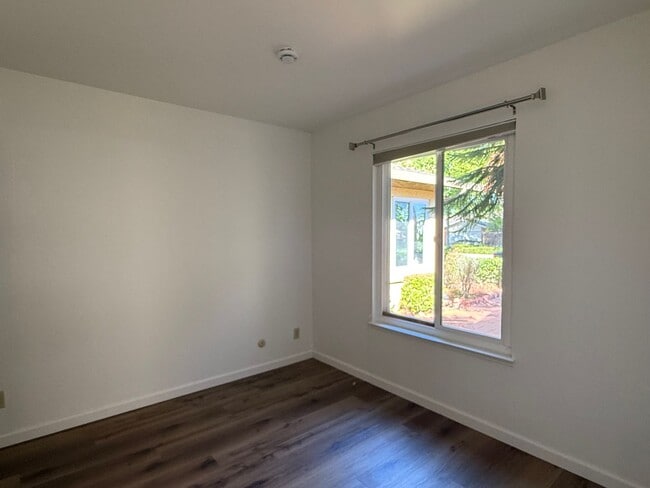Building Photo - Sunnyvale home with central air and new LV...