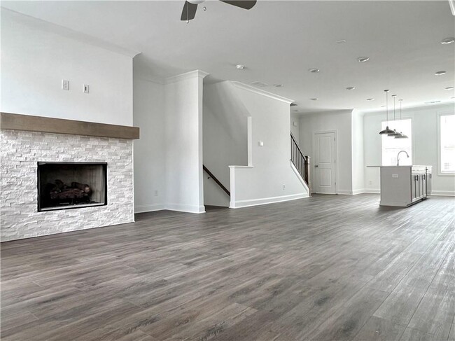 Building Photo - 3589 Myron Pl