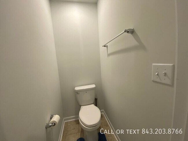 Building Photo - 219 Lazy River Ln