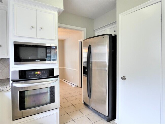 Building Photo - 7511 Renmark Ln