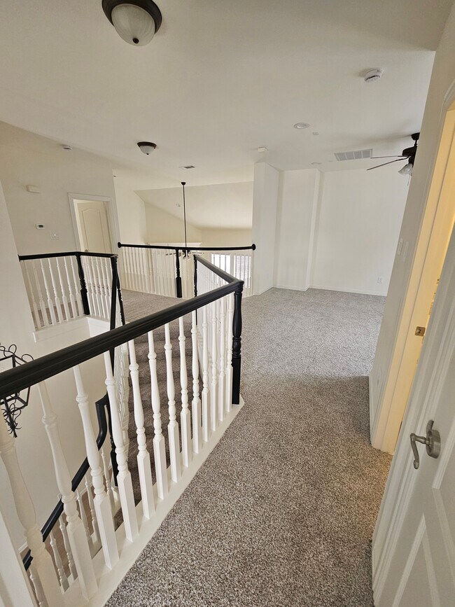 Building Photo - 1732 Auburn Dr