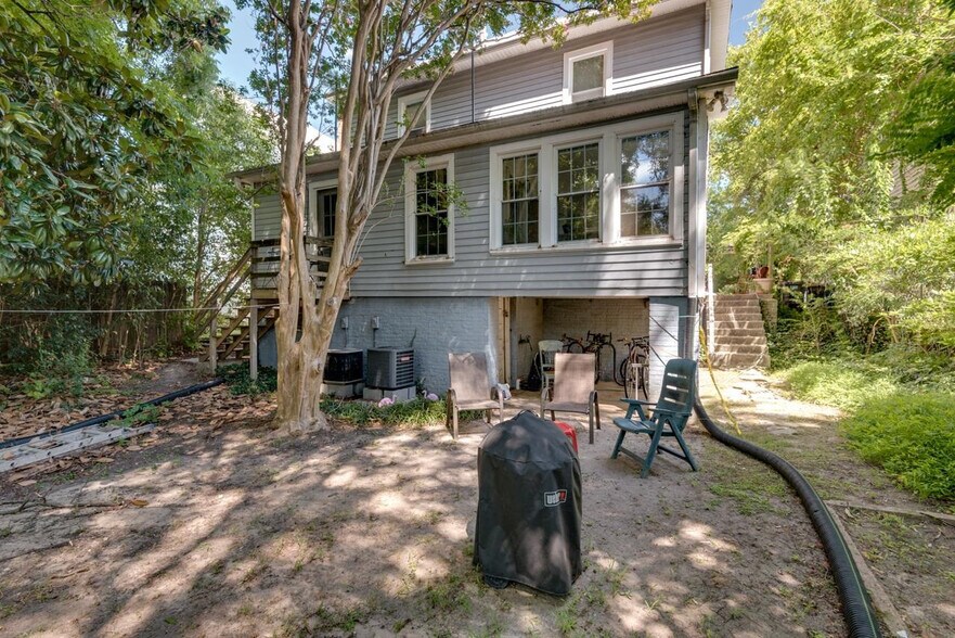 Building Photo - 903 Clarendon St