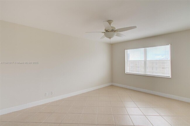 Building Photo - 401 Golden Isles Dr