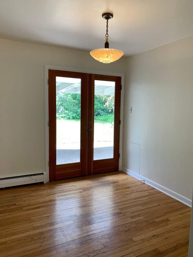 Building Photo - Amazing 2BD/2BA Chautauqua Home!