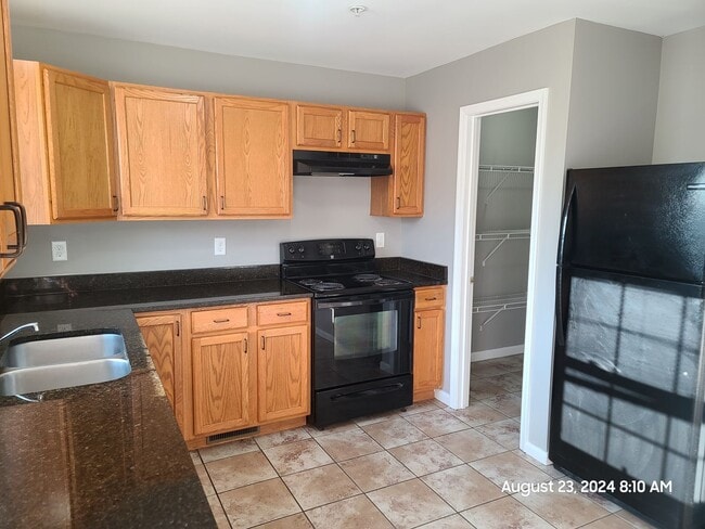 Building Photo - 3 Bedroom Townhouse For Rent in Waynesboro