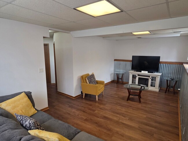 Building Photo - Updated 3 bedroom Kenosha home