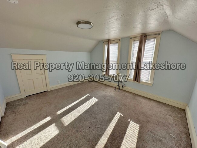 Building Photo - Updated 2 Bedroom Home | Great Location