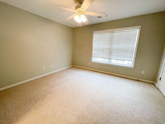 Building Photo - 12 Magnolia Glen Ln