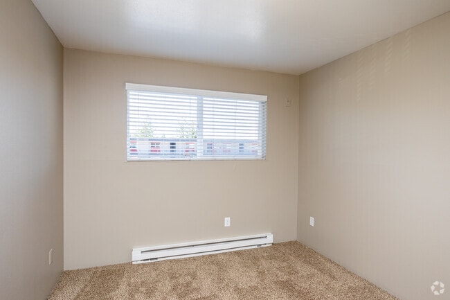 2BR, 1BA - 976 SF - The Hanover